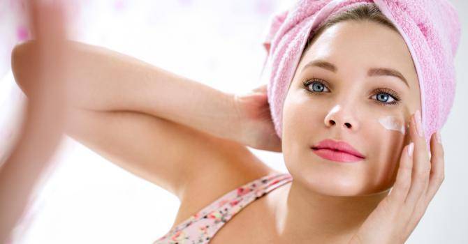 Des marques d’acné sur le visage ? Découvrez 5 masques pour cicatrice